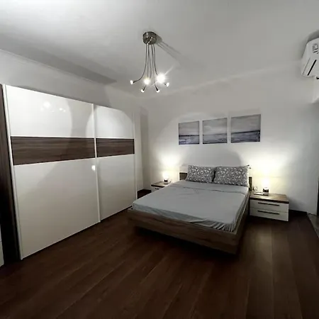 Apartment Large With Backyard *